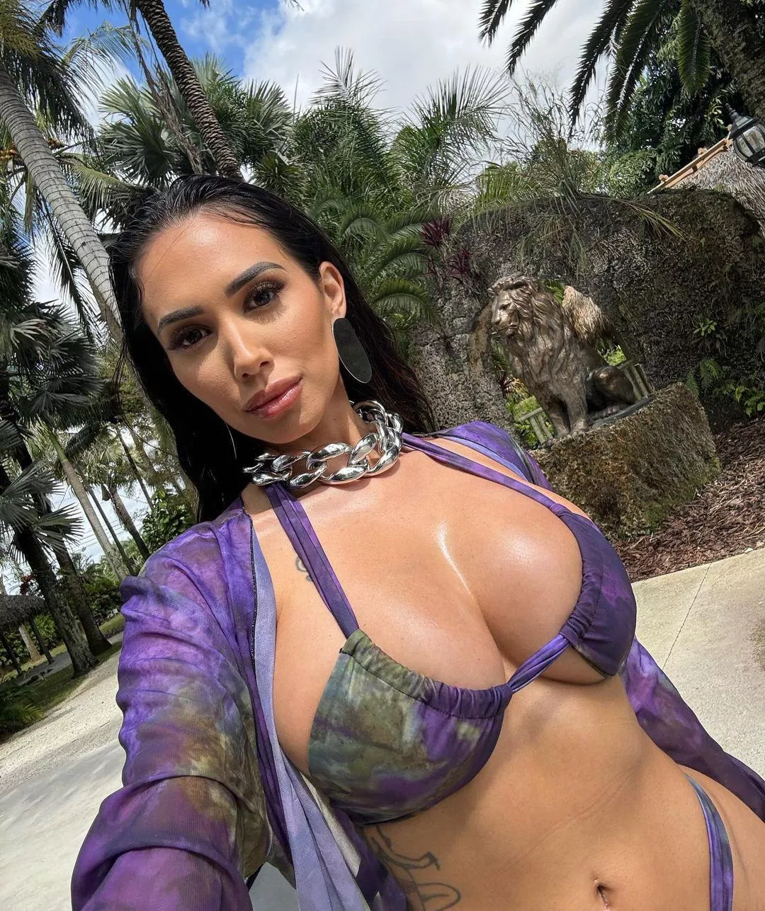 bursting beauty posted by Virtual-Pressure-948