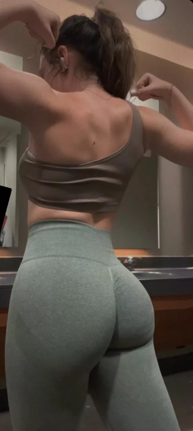 Can you tell i’ve been hitting back? 💪🏻 posted by VersionFearless8162