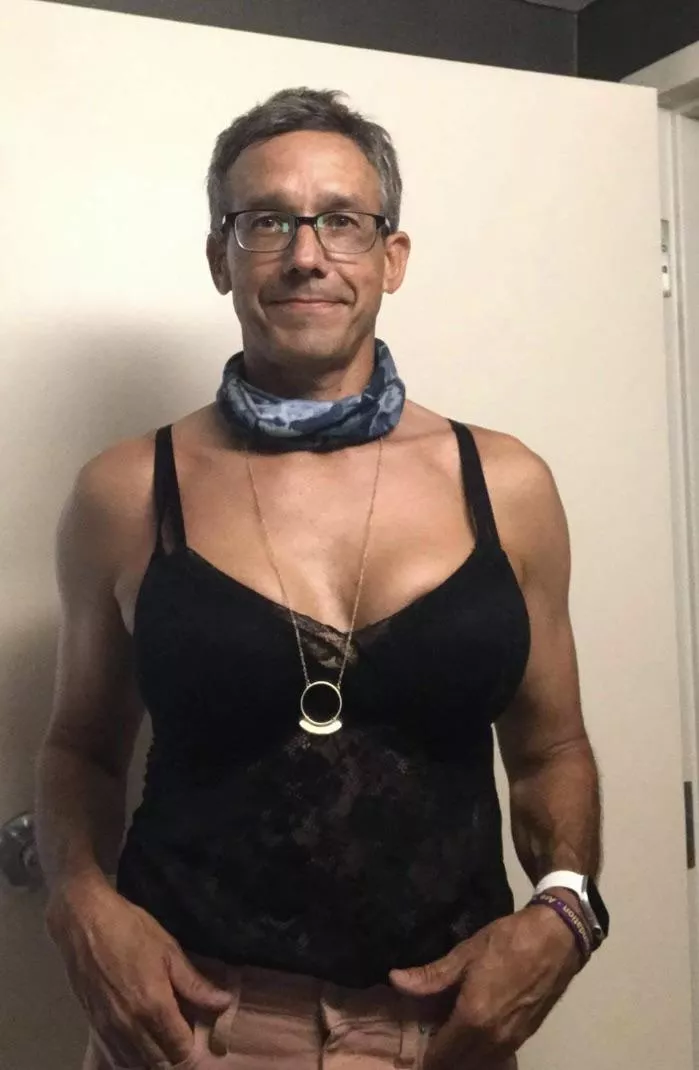 Cleavage posted by Jennyts1