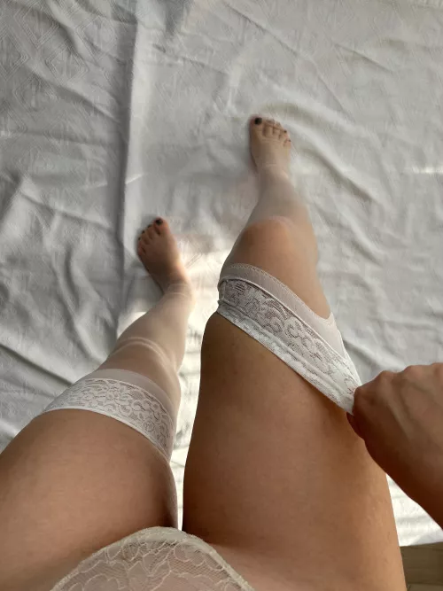 Do you like my slender legs in stockings by tamelyunmask720