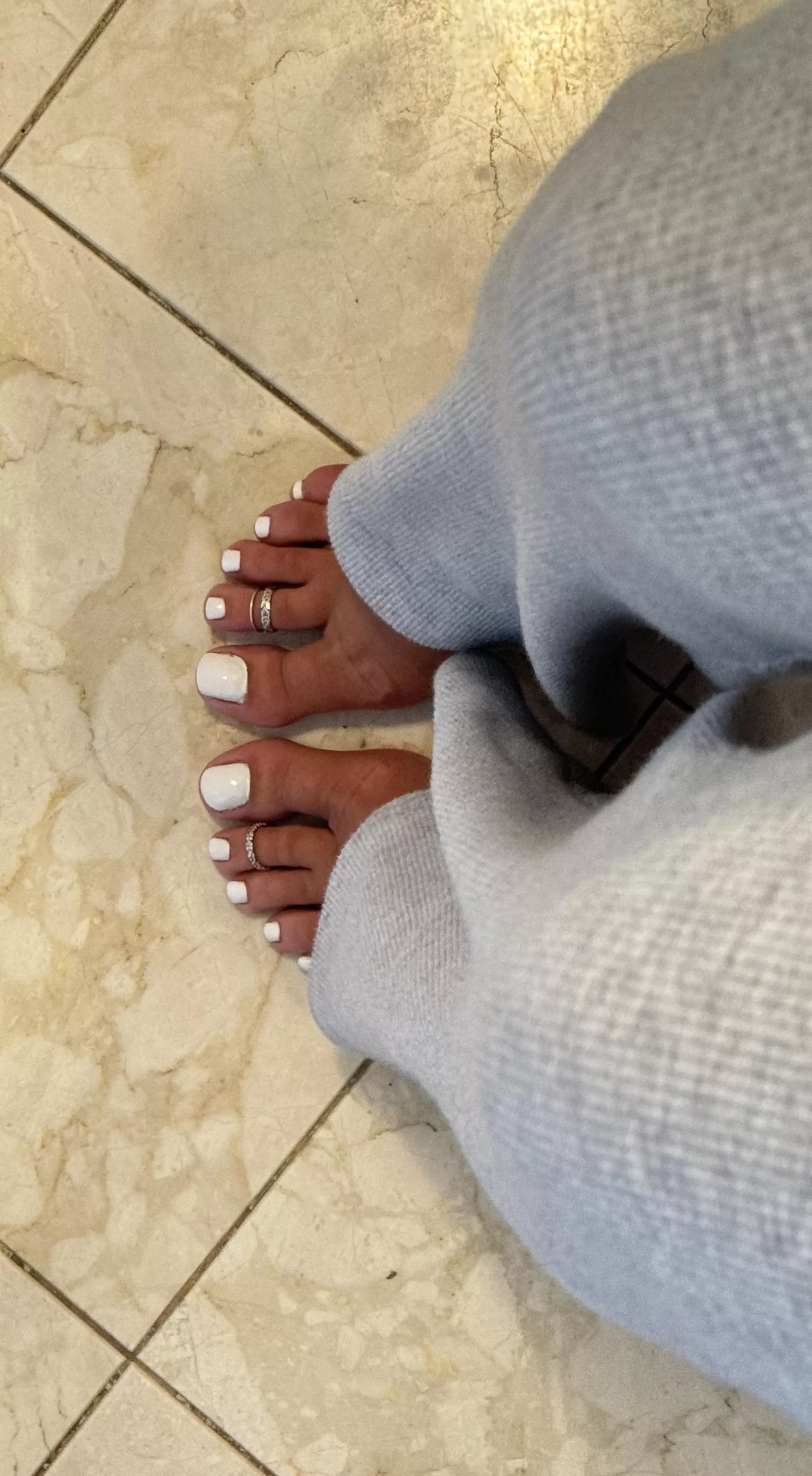 Do you think my toes are pretty? Hehe  posted by brittanyloves08