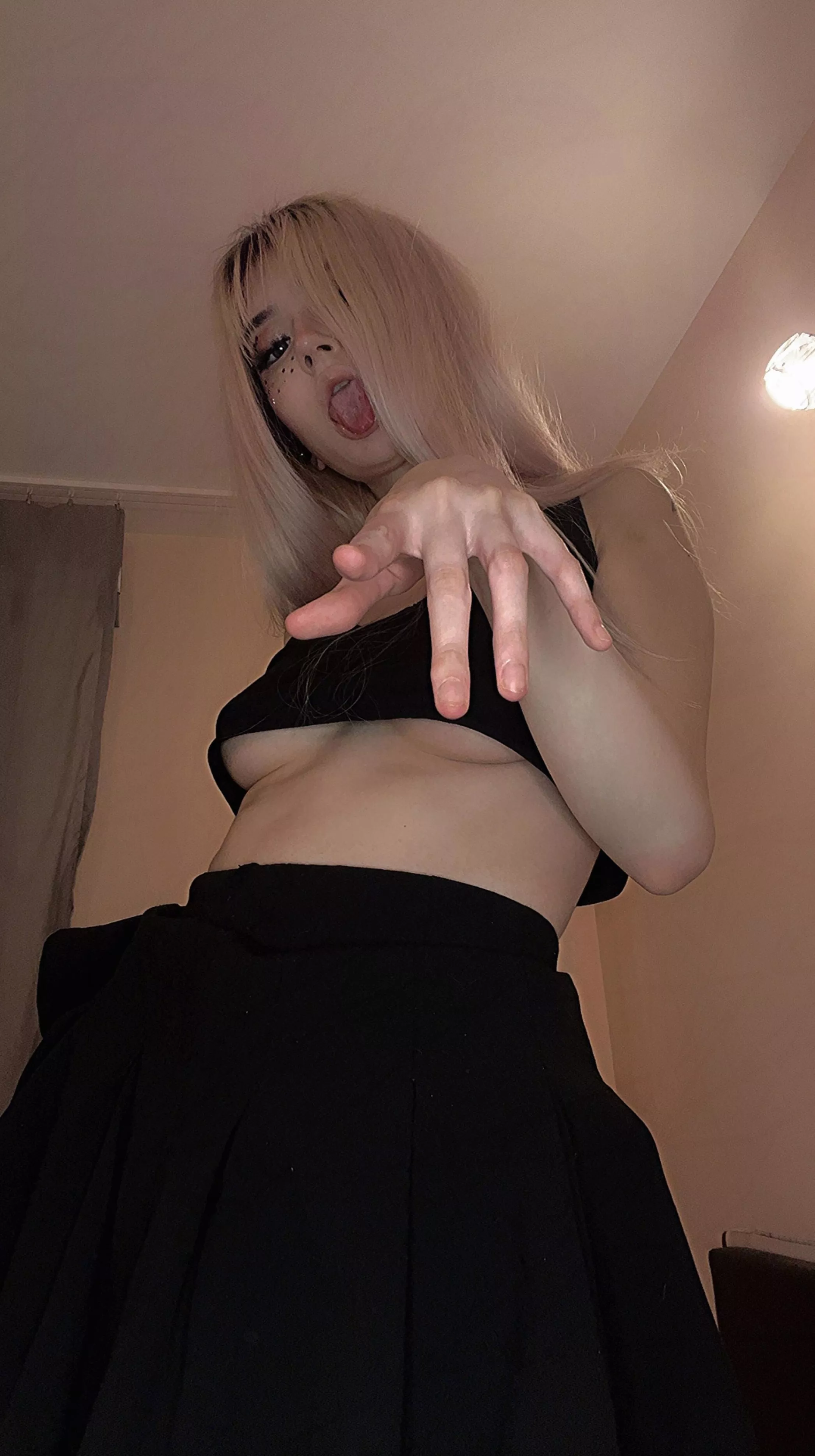 Don't be shy, give my juicy butt a good spanking like it deserves posted by ykisao