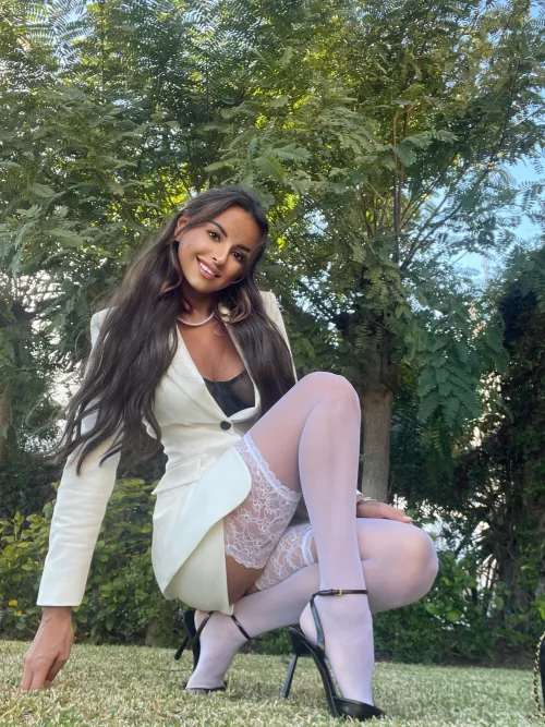 Don’t touch but just grab by Tamara-Sunshine