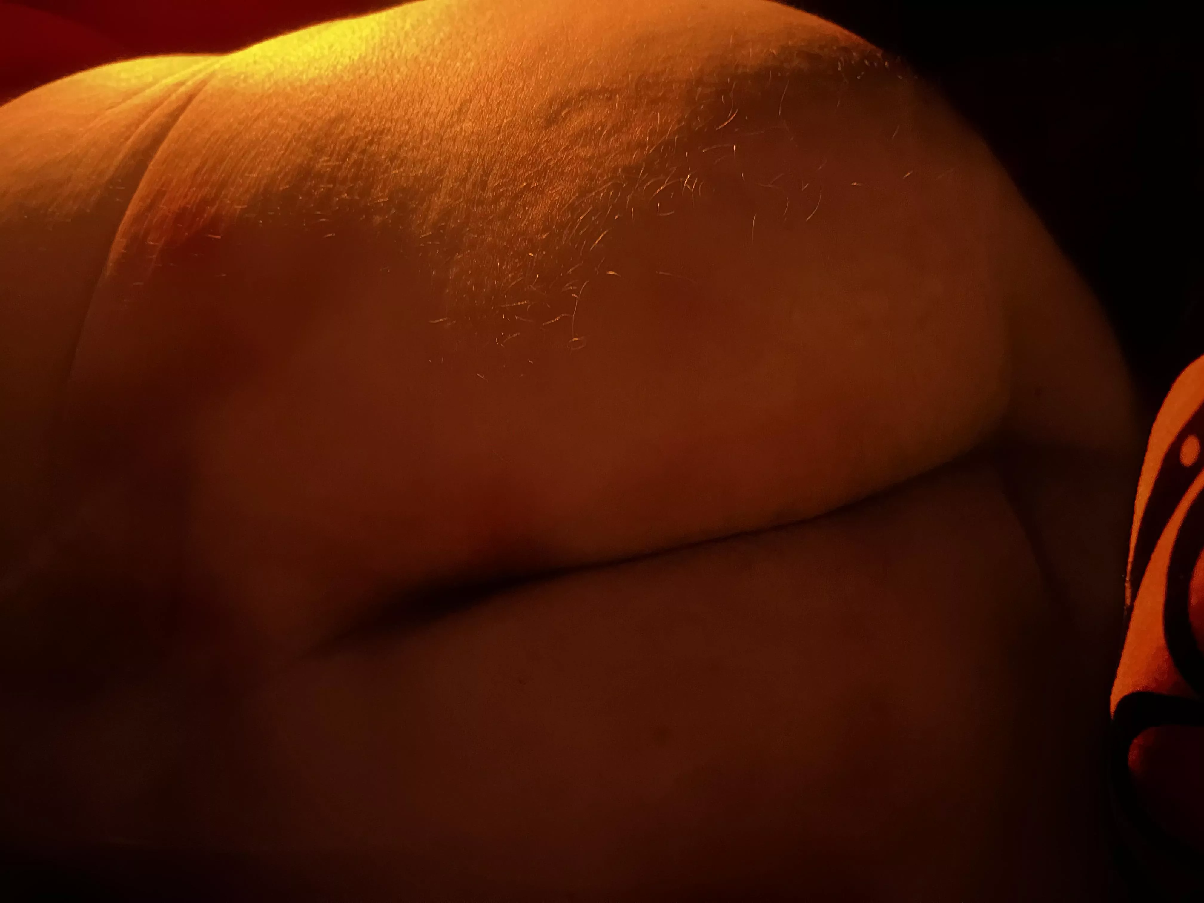 fire in the sky and my heart tonight 🧡 posted by backscarbarbie