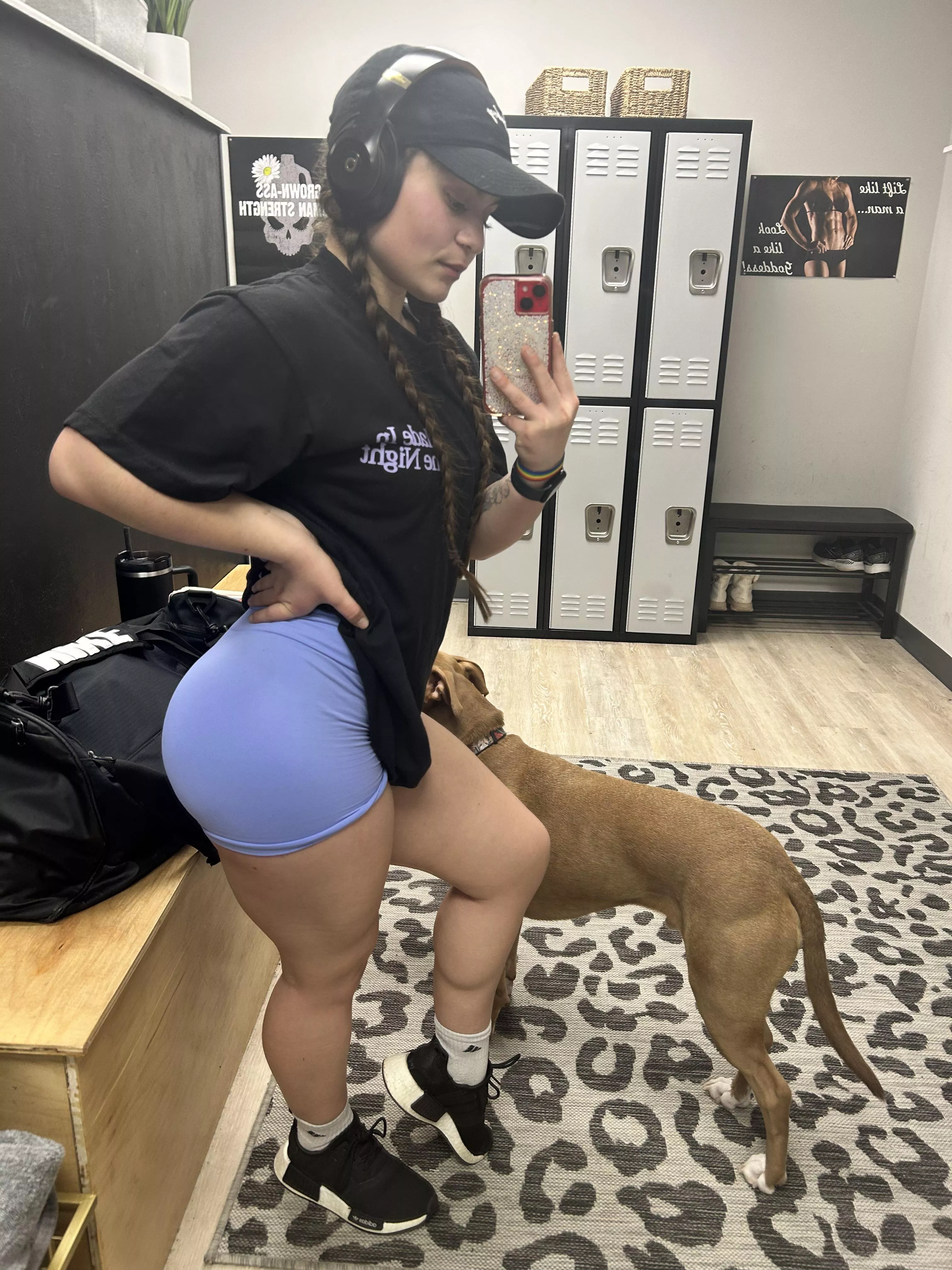 Glute takeover posted by olivia_maeve