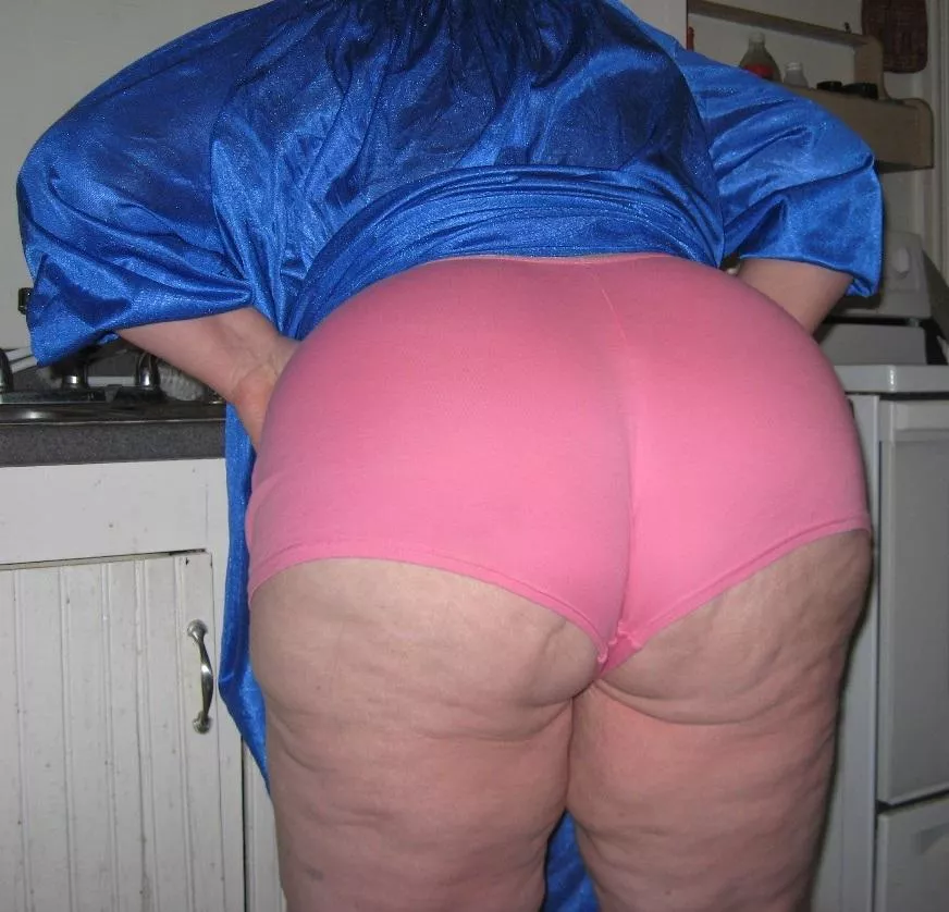 Granny's panties posted by xgranny