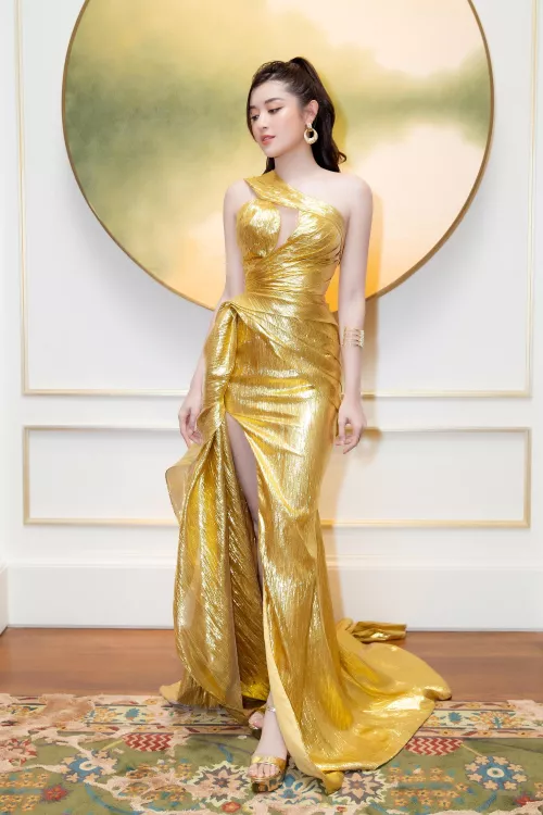 Huyen My by Live-Jellyfish-5917