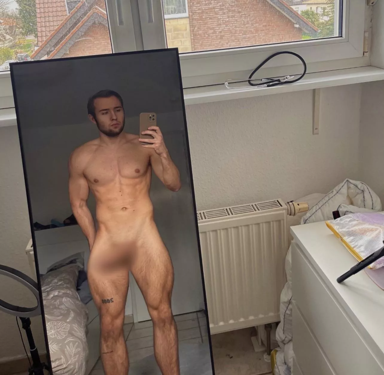 I am horny all day posted by Moonshotsbenny67