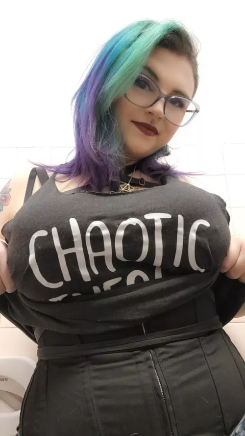 I don't usually post in the middle of the day but it's Friday and I'm excited about it, so here's some love 🥰 by The-Lady-Disdain