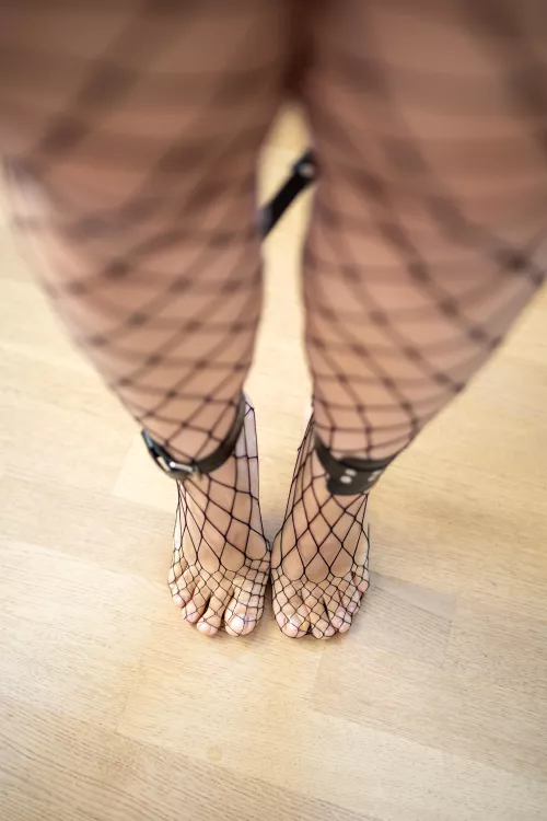 I love to cum on my feet (oc) by HotMissSwiss