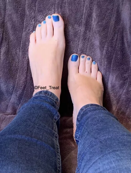 I’m feeling blue today [oc]  by Just_My_Feet_X