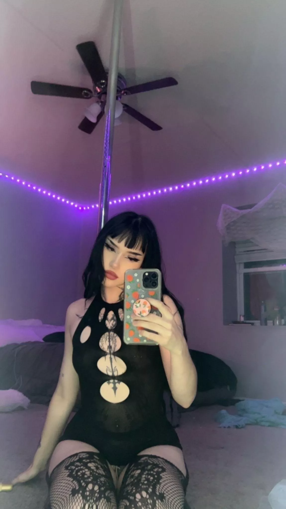 I’m waiting for you… posted by Cyber-goth