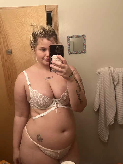 Is it okay if I have stretch marks  by wispy_girlwa