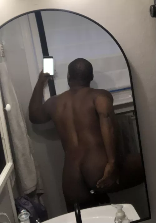 It’s Friday so I decided to show my ass plugged up. 😜 by ToyGuy_Reviews