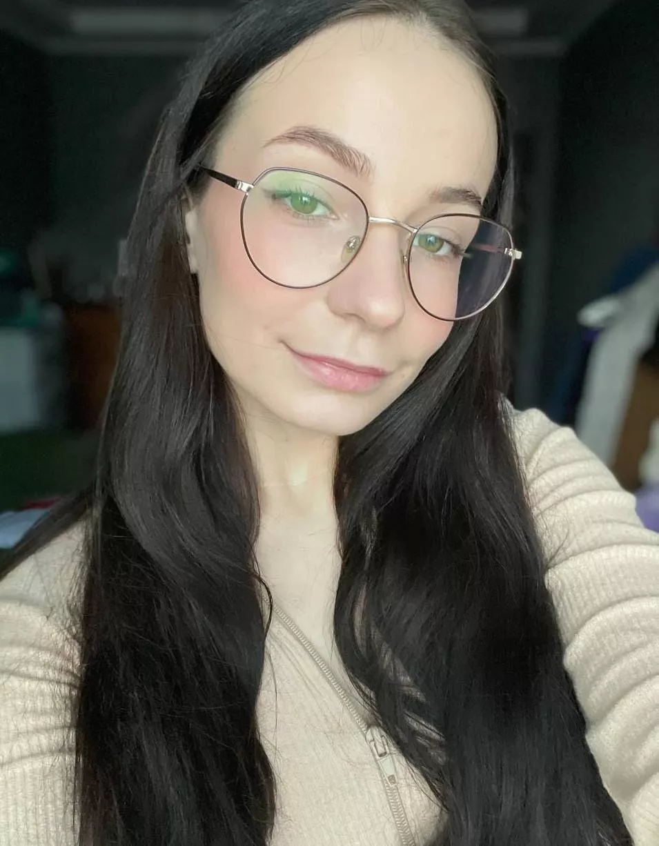 Just about to take a seat on your face! posted by buyrun