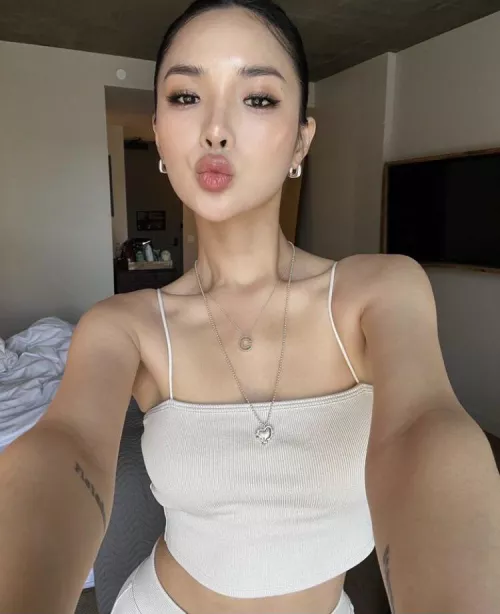 kisses for u  by devilndaisies