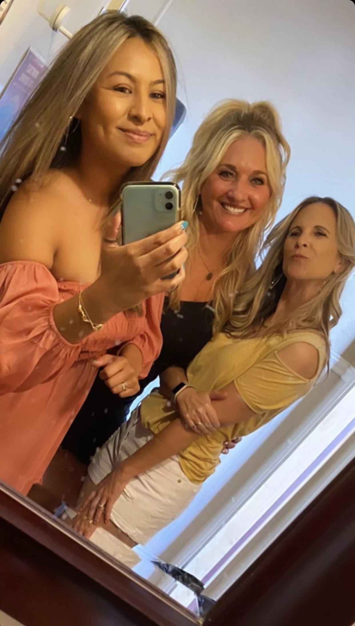 Moms posted by Independent_Foot_367