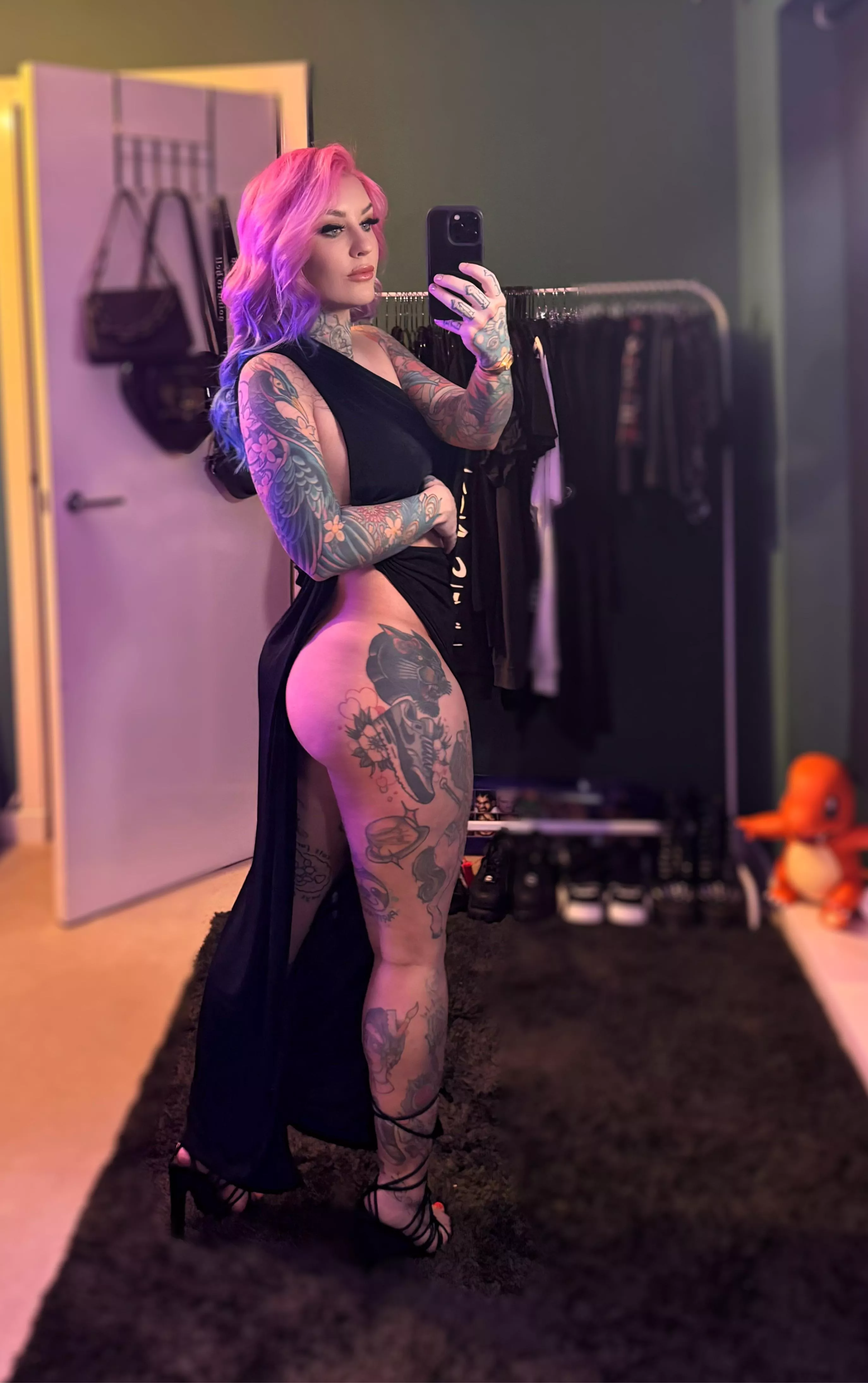 My new dress for our date 🩷 posted by laikasuicide