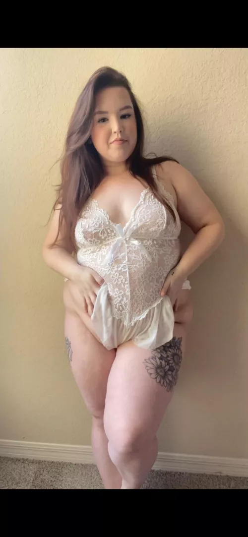 Petite and curvy by DaisyWhitexoxo