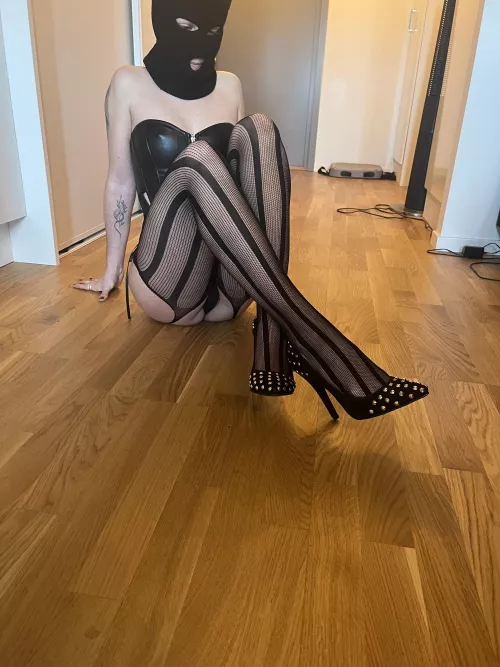 Simp and serve boys, knowing that’s the only way you’ll ever please me by spicydisaster123