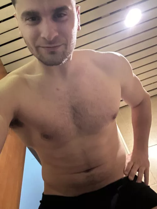 Sorry my abs are gone but my chest hairy by Isiwak