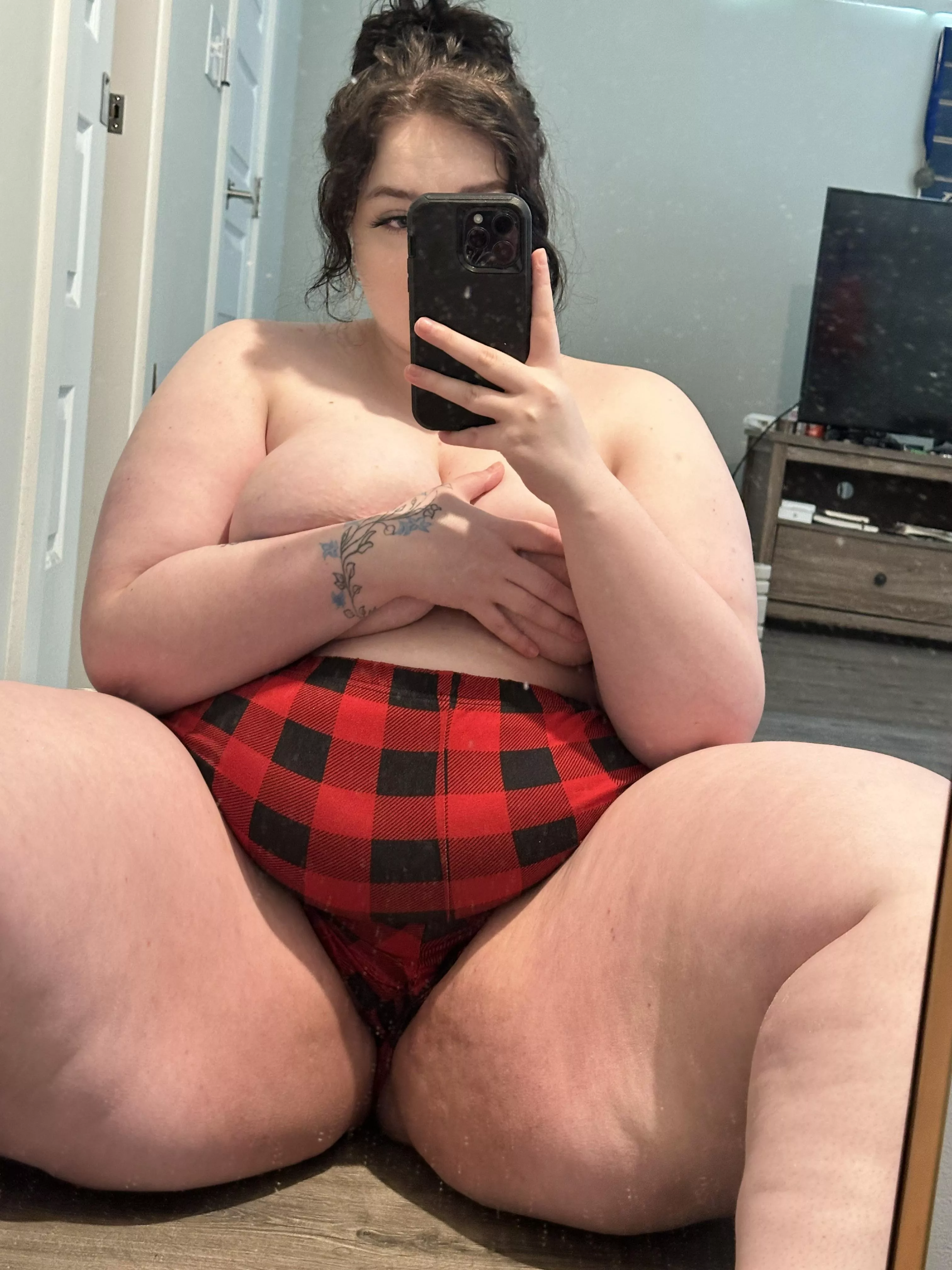 Thighs for daysss posted by Snowangelcake