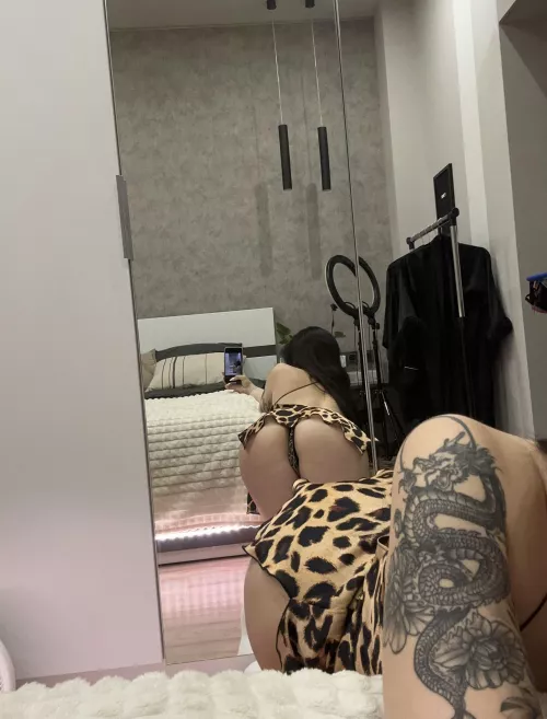 This Butt is Ready to Takeover the City! by pietgg