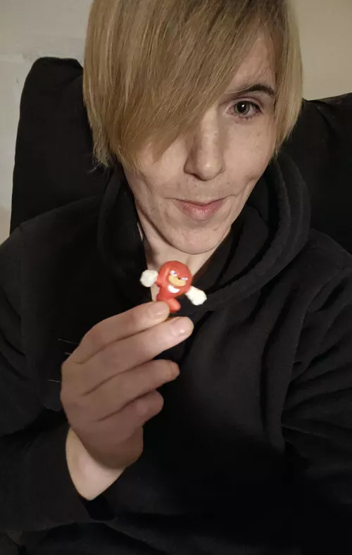 Ugandan Knuckles vs Ugly Sonic, who are you picking?  by maddiesins