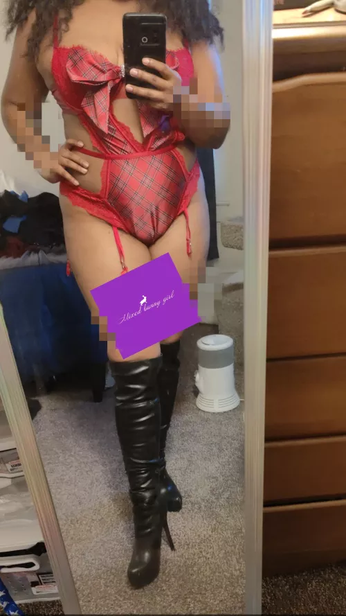 Who else has a heel fetish  by Mixedbunnygirl