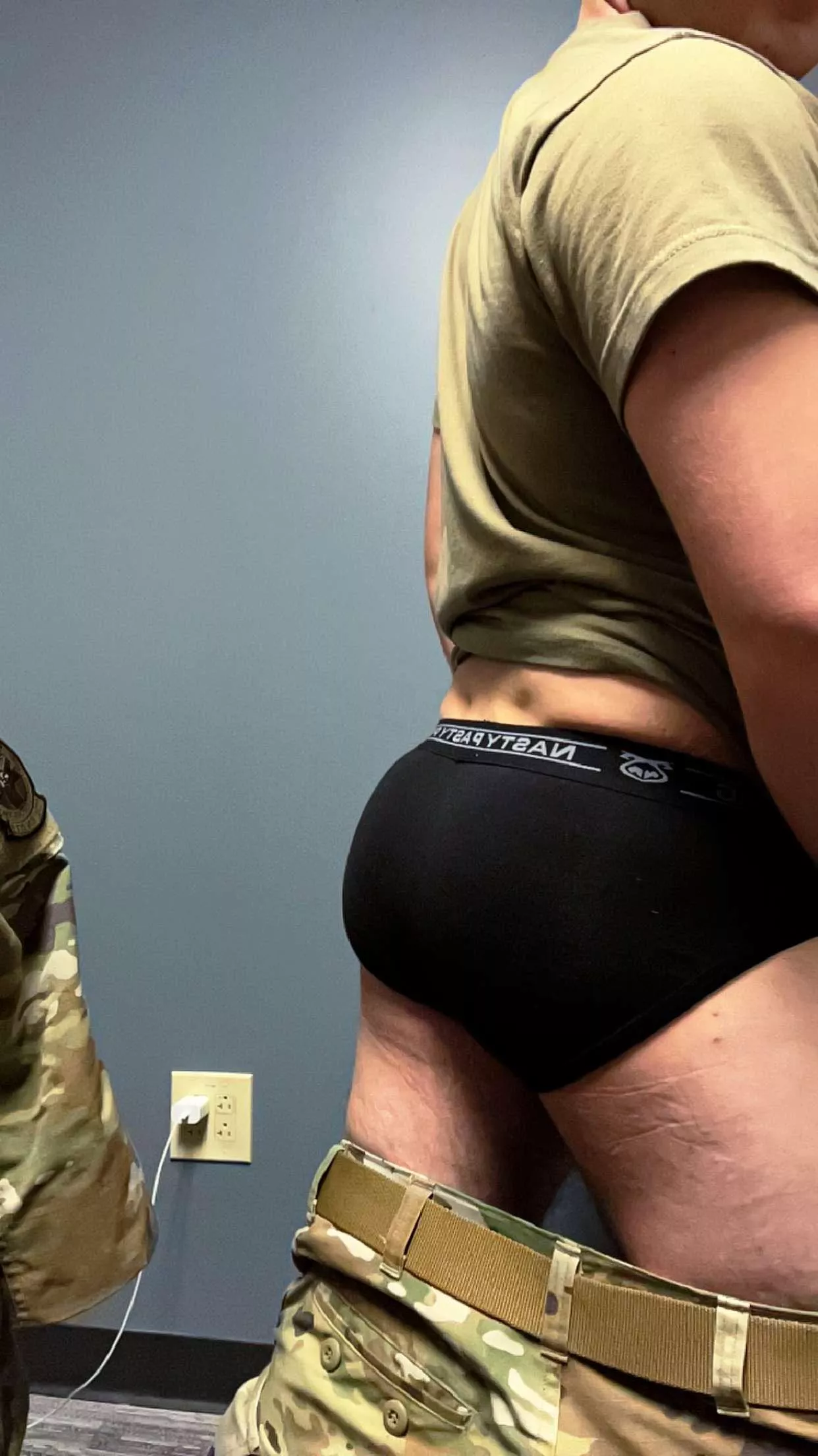 Who is bending me over in the office?😈🐷 [26] posted by Kybottom23