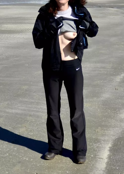 Winter beach day by pullmyfingerbeavis