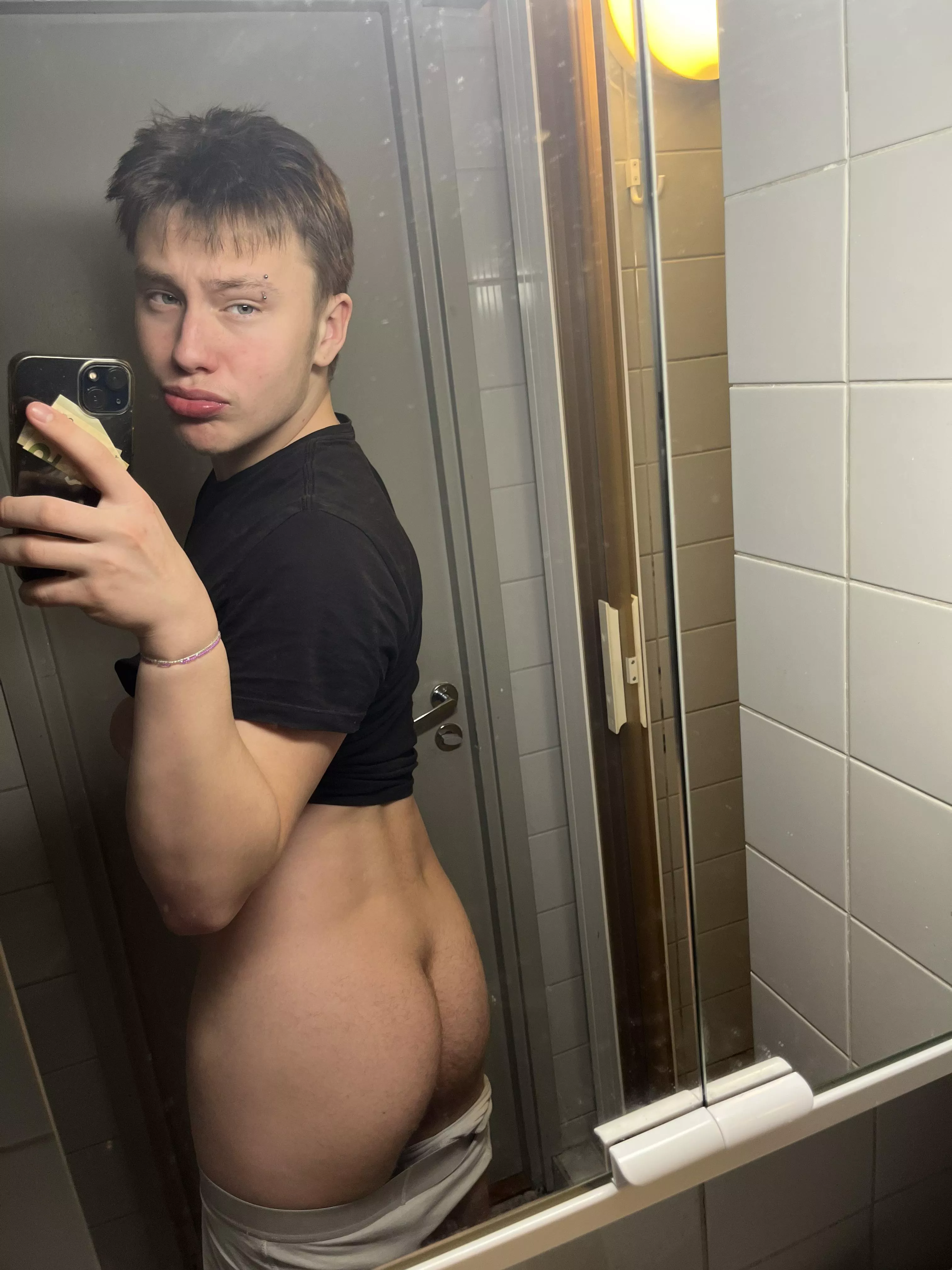 Young 18yr boy butt🥵 posted by Favoriteteenboy
