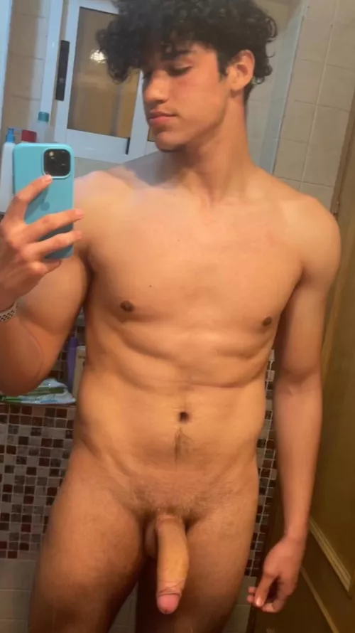 19m anyone said age or younger hmu with face for snap by TrainingGrade6909