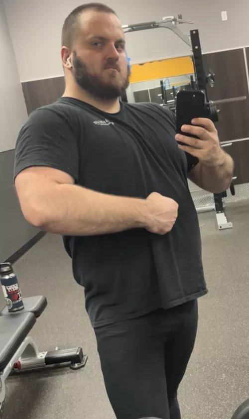 6 foot 295 lbs  by metallumberjack