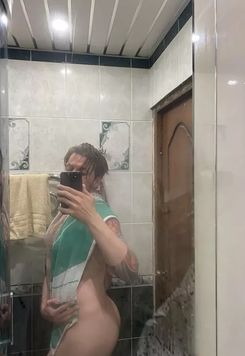 Another boring shower photo by ErwinDi