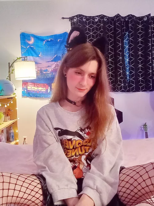 Any tips to look more feminine? 😳💖 by Rebi_Senpai