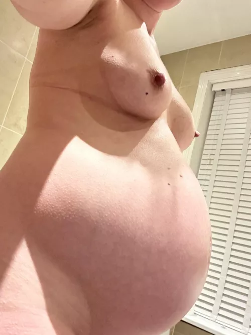 Bath time ! Do you like to see a naked pregnant mommy by laurarosevip