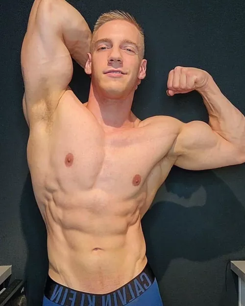 BIG EVERYWHERE 😈.. by John_fitness91