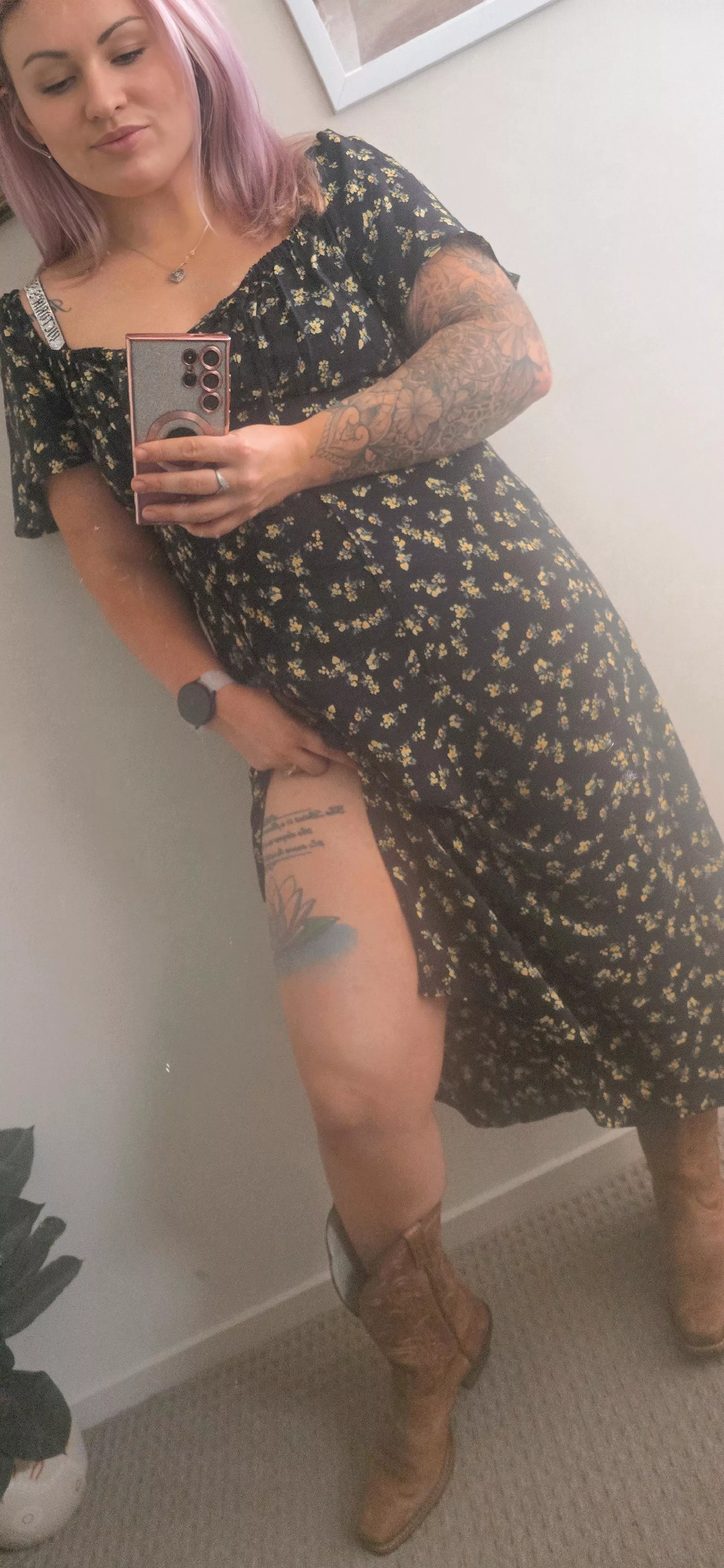 Cowgirl boots and dresses are my favourite  posted by xBritty_babe