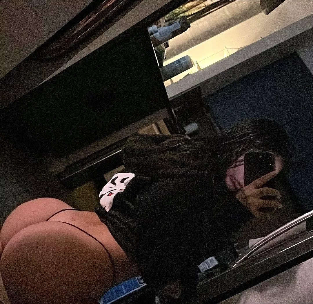 Do you like the color black? posted by Meligo4t_