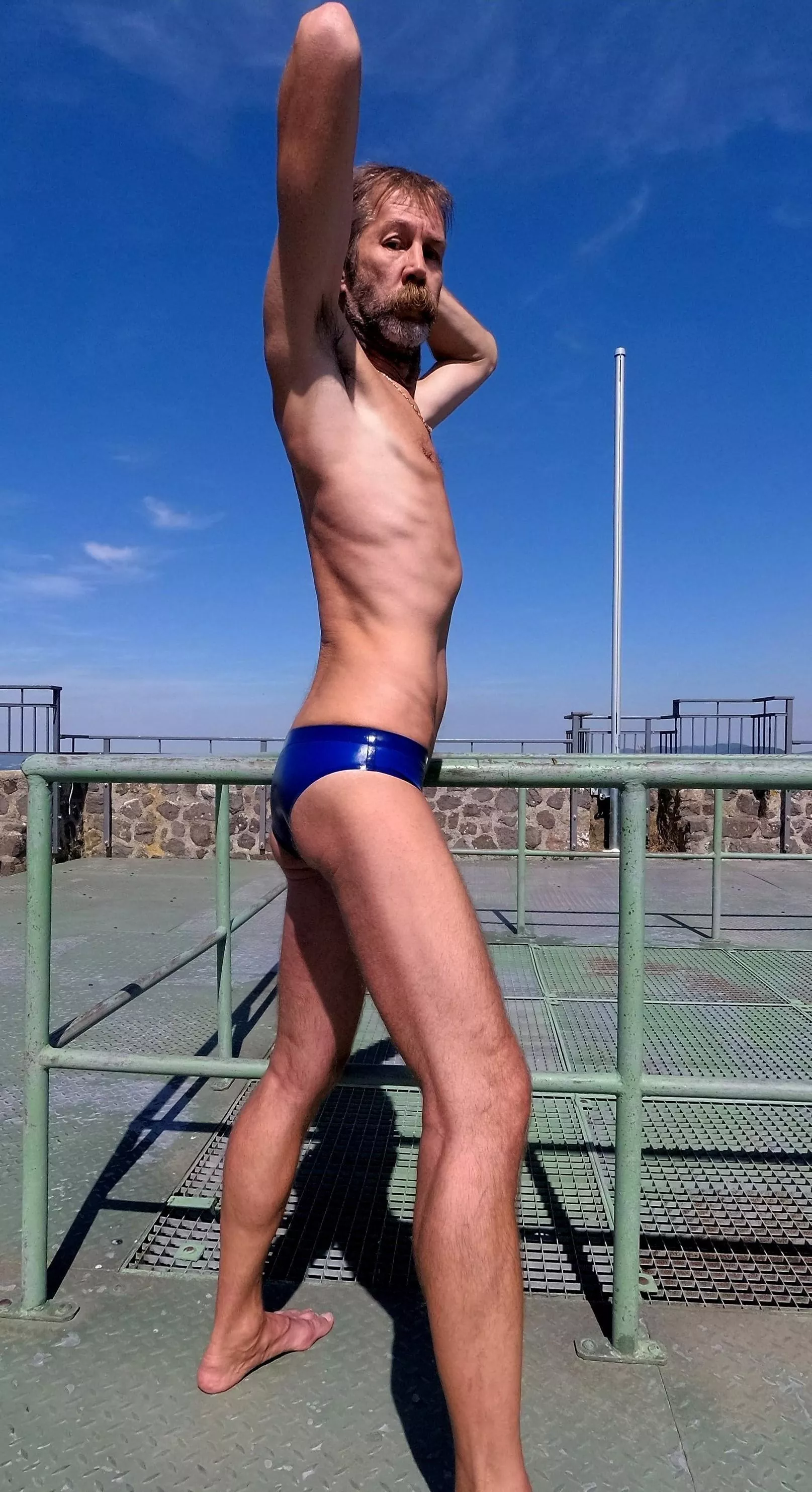 Enjoy my slim body in latex speedos posted by pit_et