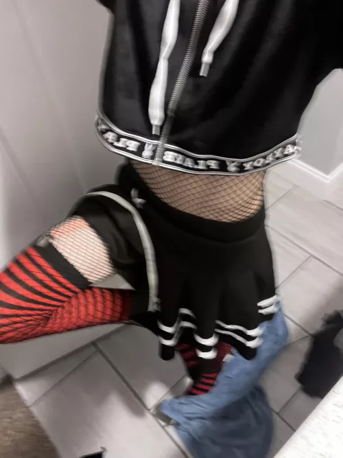 Hey, I’m new here :3 by SprinklesSad9718