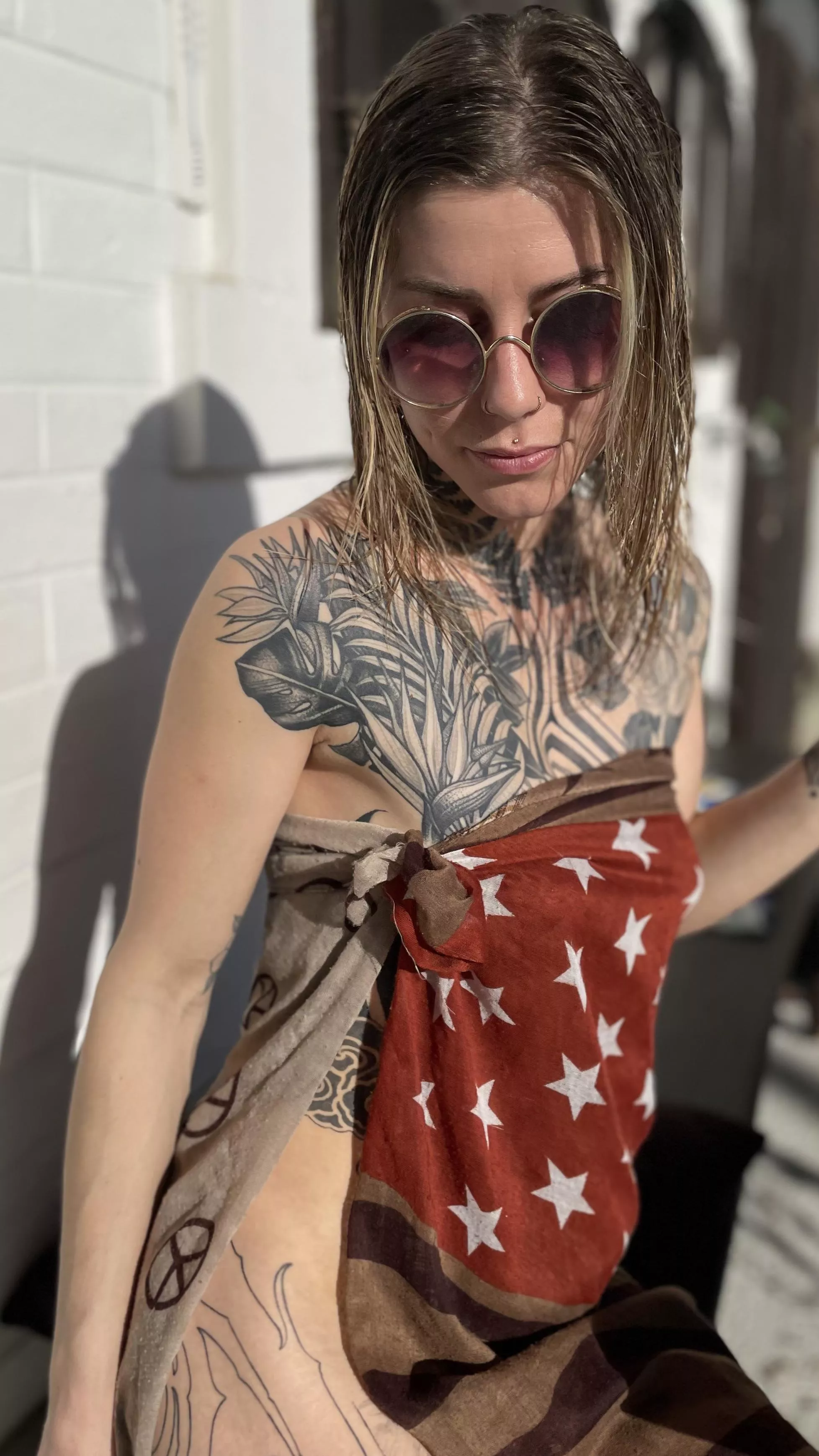 Hippie style it’s barely clothed  posted by Solunasun