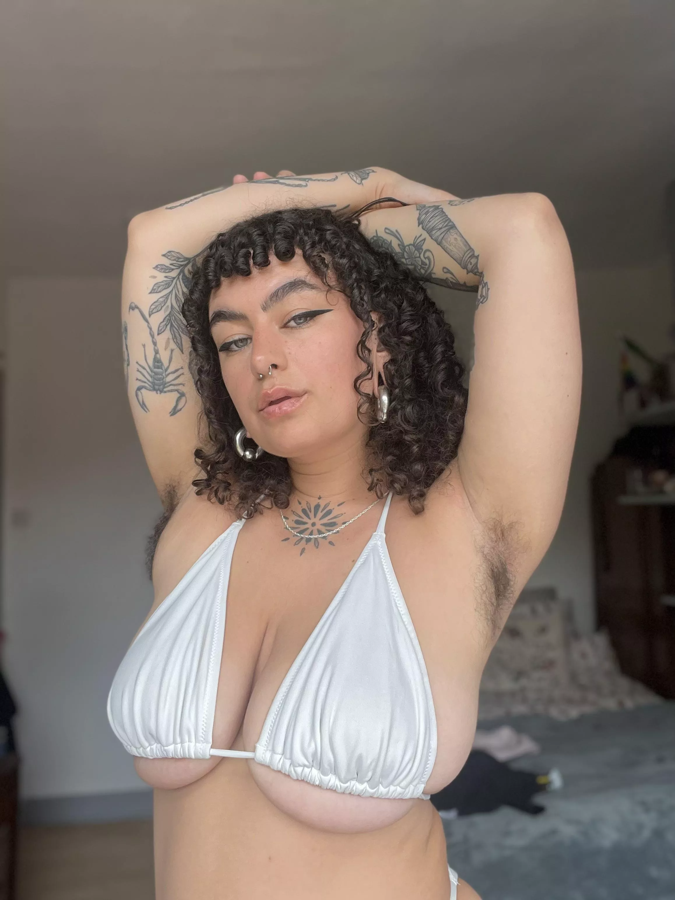 I love being hairy  posted by heather_subx