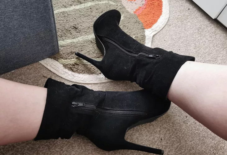 I promise to wear these more  by Relevant_Judgment_16