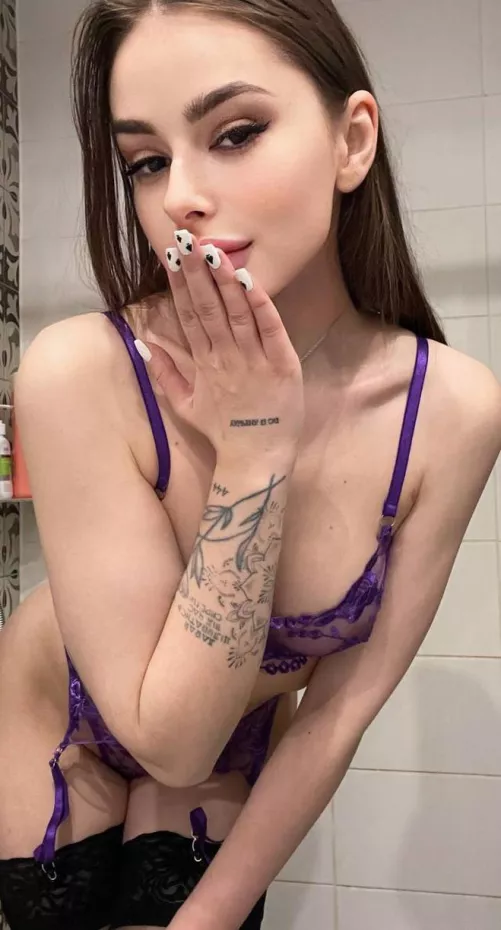 I’ve always been told I could hand model, what do you think? by Existing-Arachnid-92