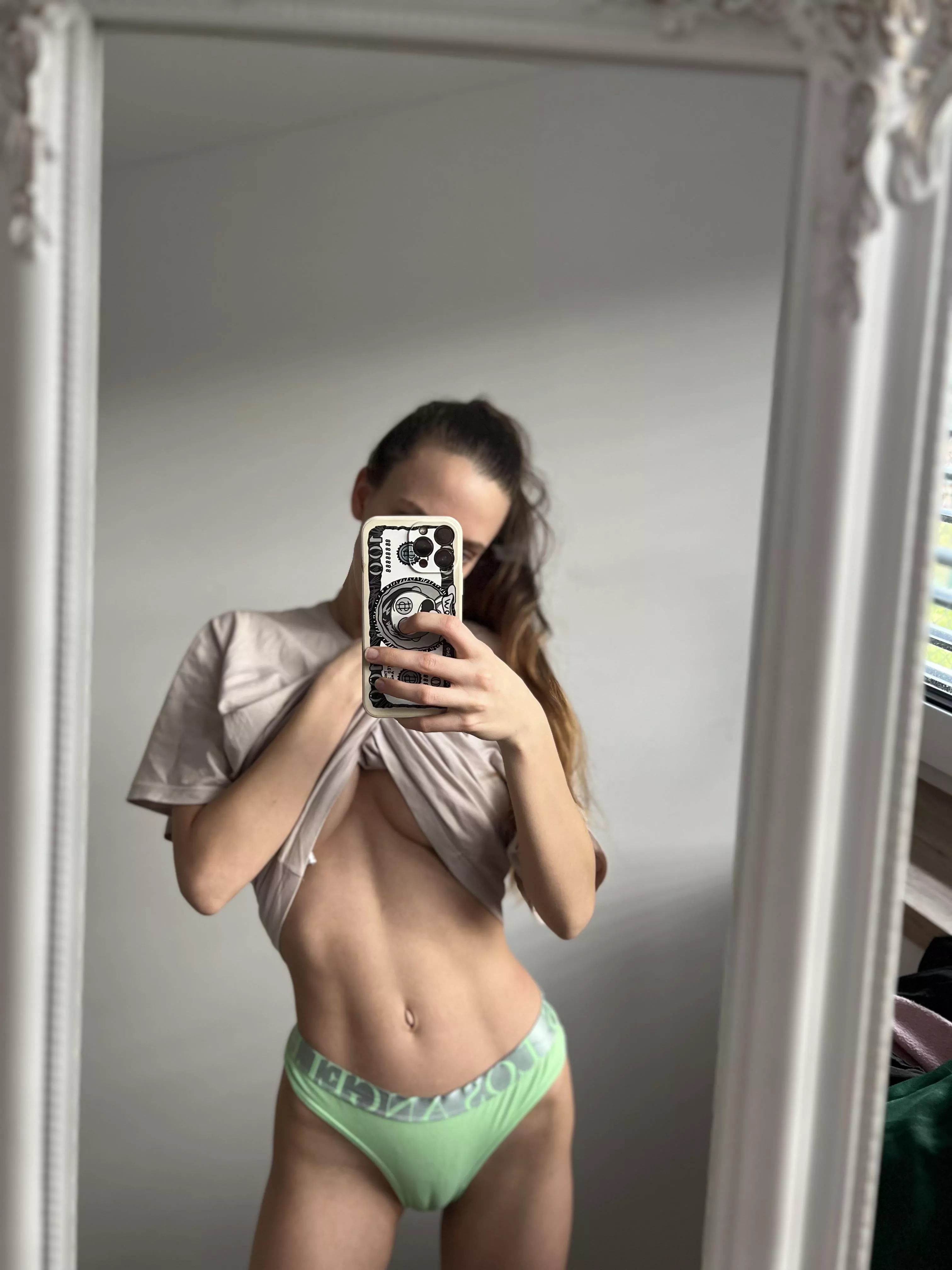 Lifting up my shirt for the best part  posted by _ivannabelle