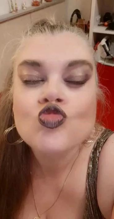 Mwahh!  posted by trissymissy