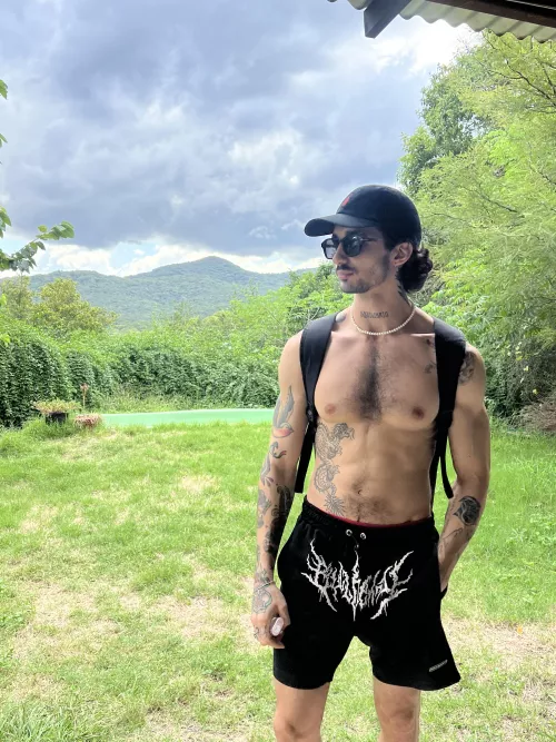 Say “hi” if you want my nudes  by fffffrancis