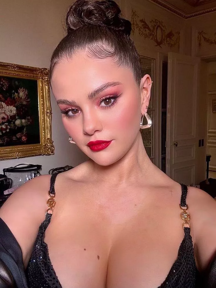 Selena Gomez  posted by chuboi991